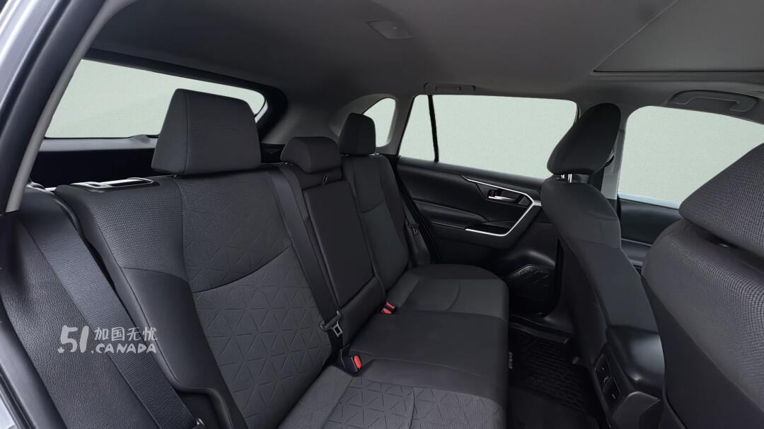 2023 Toyota RAV 4 view 8