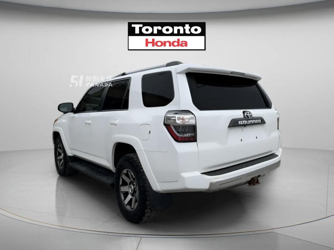 2017 Toyota 4-Runner view 4