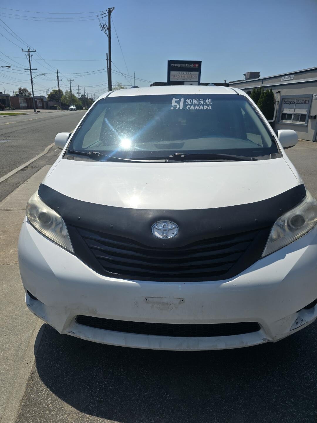 2017 Toyota Sienna view 3