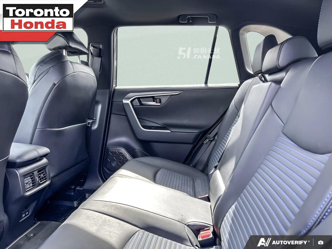 2022 Toyota RAV 4 view 9