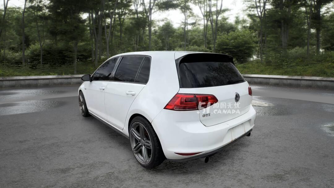 2015 Volkswagen Golf view 3