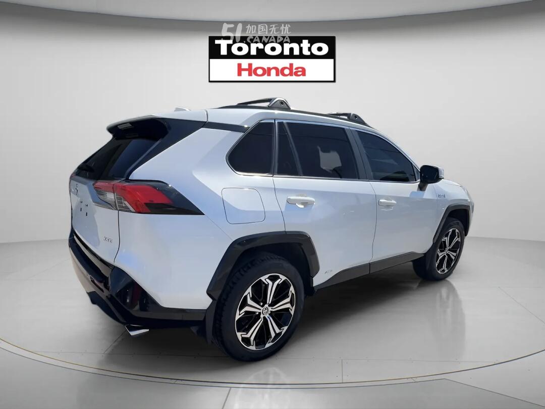 2022 Toyota RAV 4 view 3