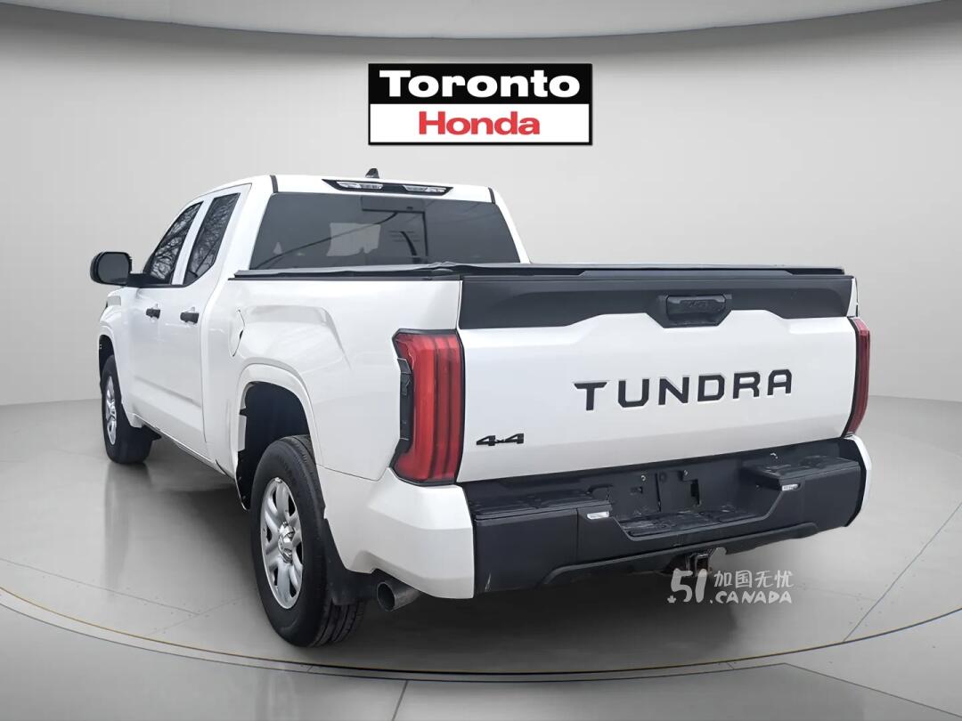 2023 Toyota Tundra view 3