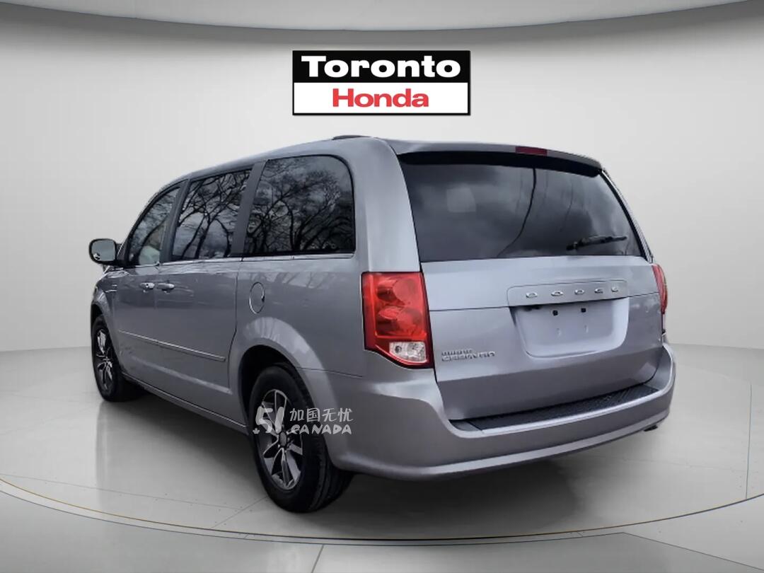 2016 Dodge Grand Caravan view 4