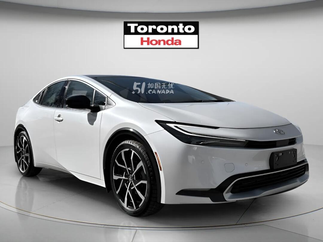 2025 Toyota Prius view 2
