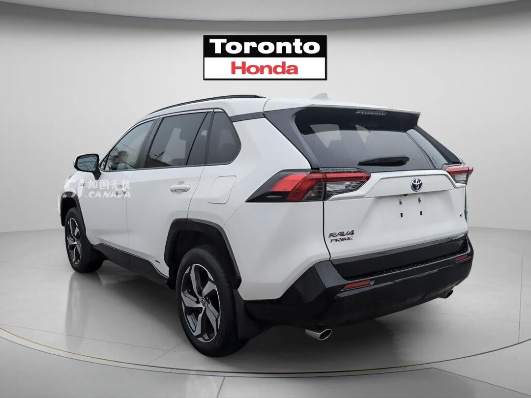 2023 Toyota RAV 4 view 4