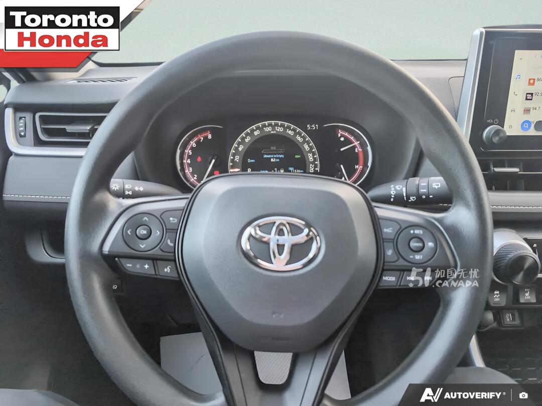 2023 Toyota RAV 4 view 5