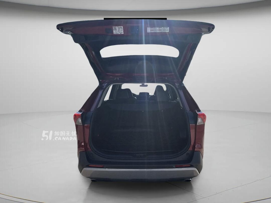 2023 Toyota RAV 4 view 9