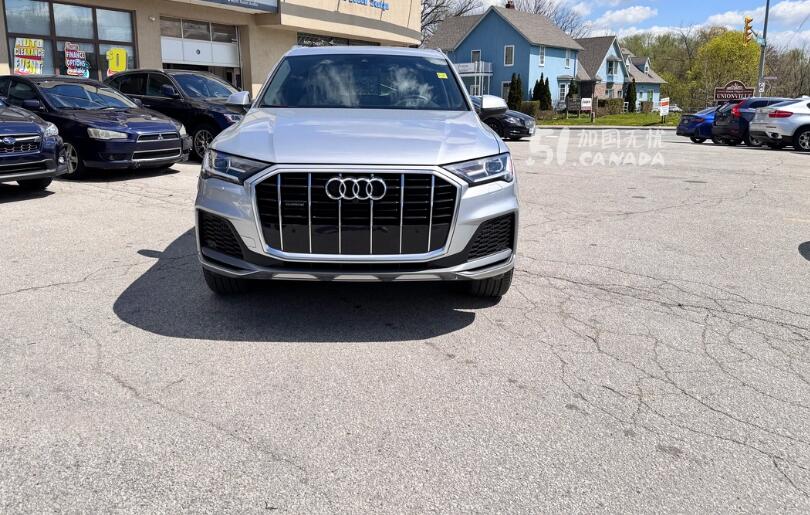 2020 Audi Q7 view 7
