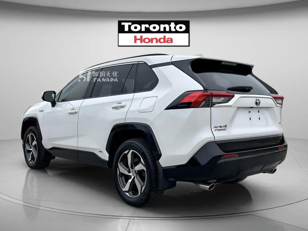 2023 Toyota RAV 4 view 3