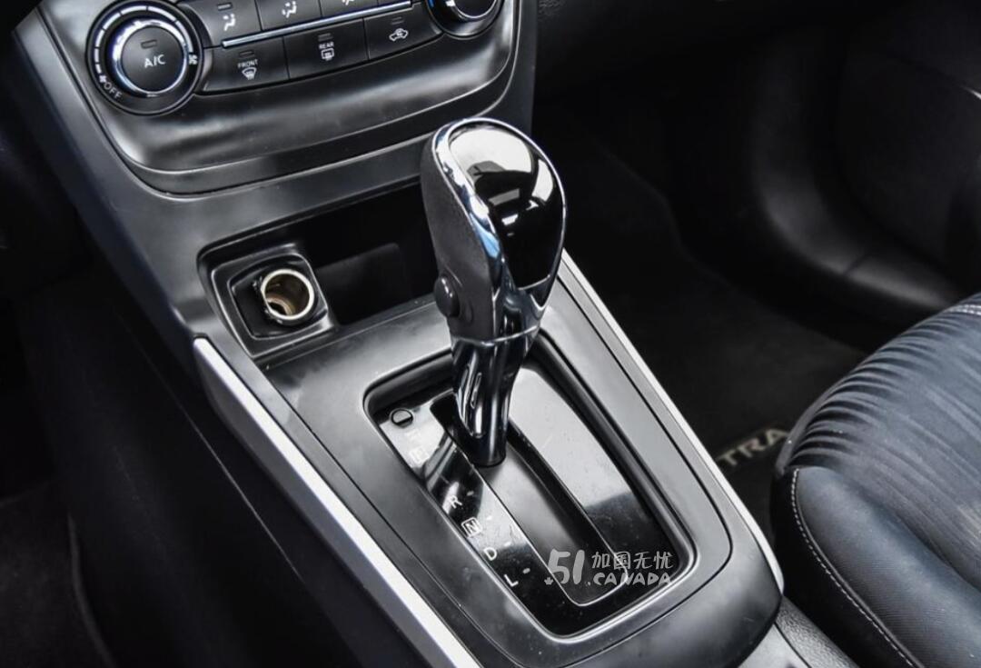 2018 Nissan Sentra view 3