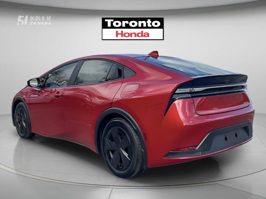 2025 Toyota Prius view 3