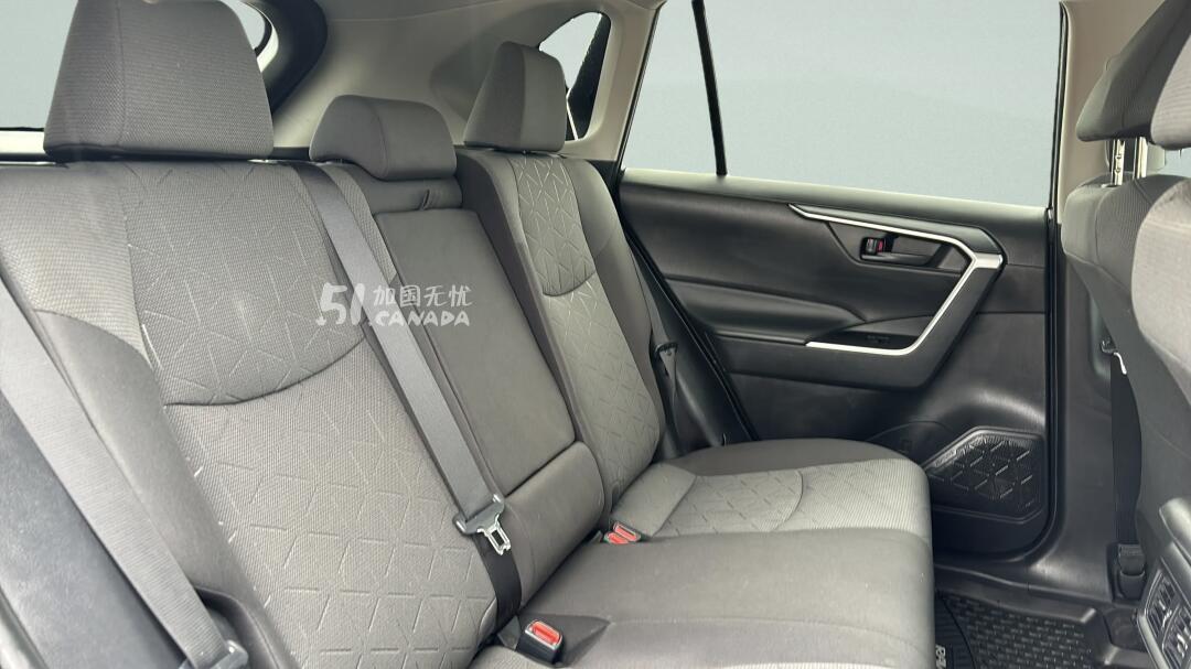 2022 Toyota RAV 4 view 7