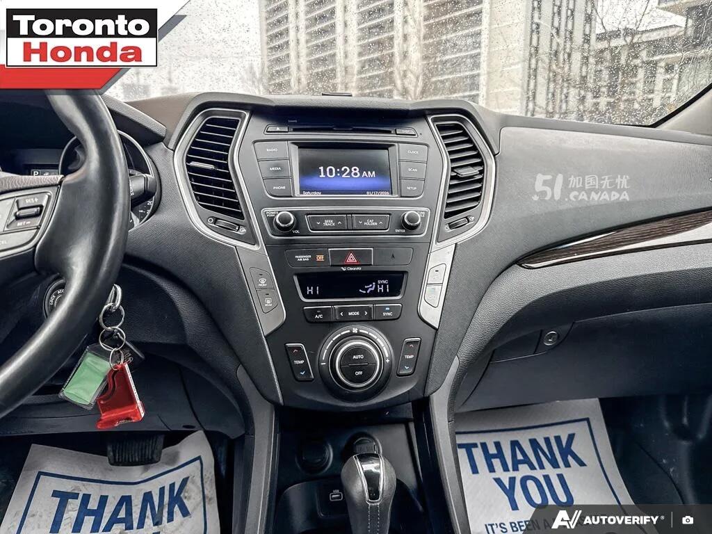 2017 Hyundai Santa Fe view 5