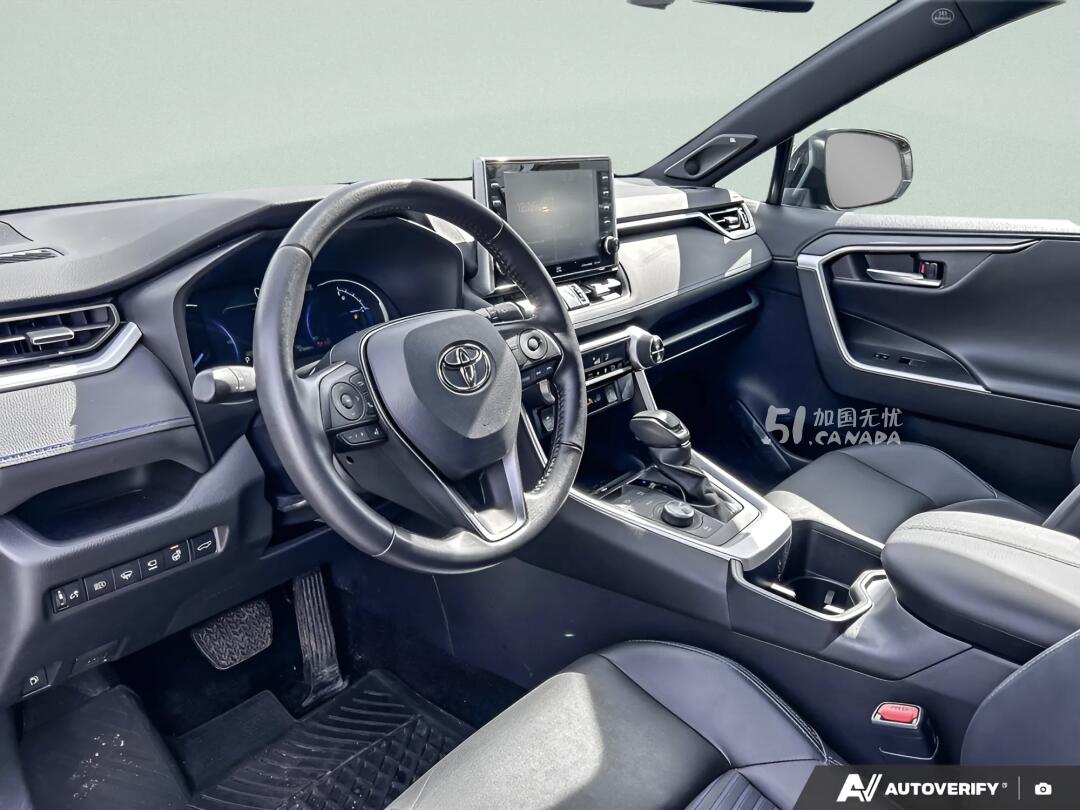 2022 Toyota RAV 4 view 7