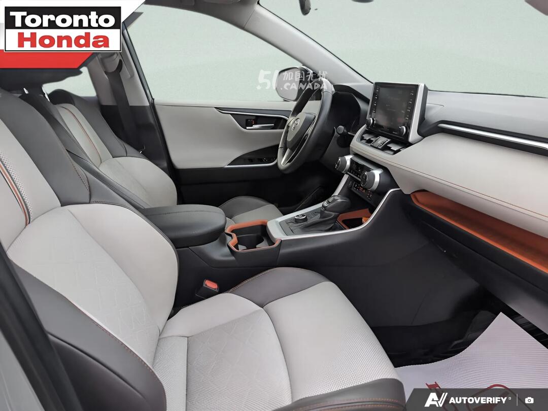 2021 Toyota RAV 4 view 5