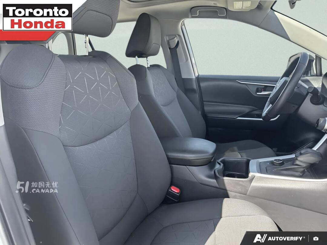 2023 Toyota RAV 4 view 7