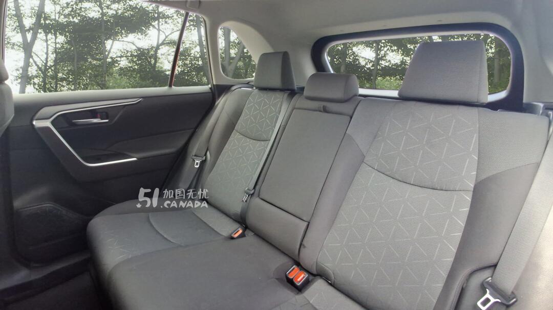 2024 Toyota RAV 4 view 8