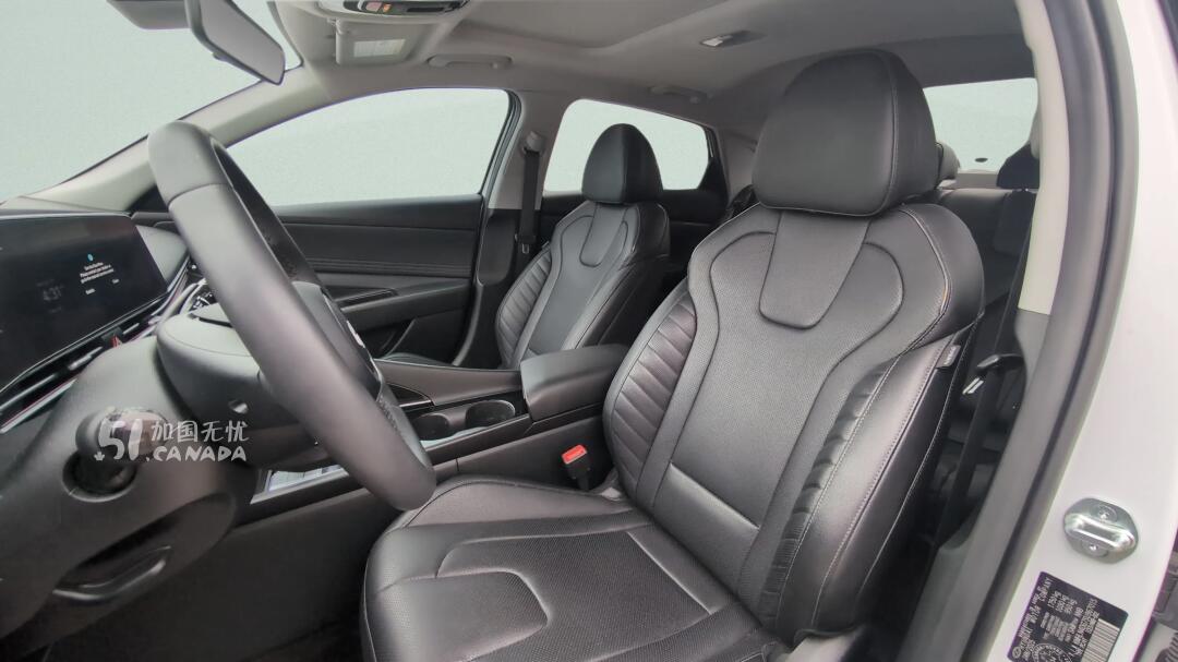 2025 Hyundai Elantra view 5