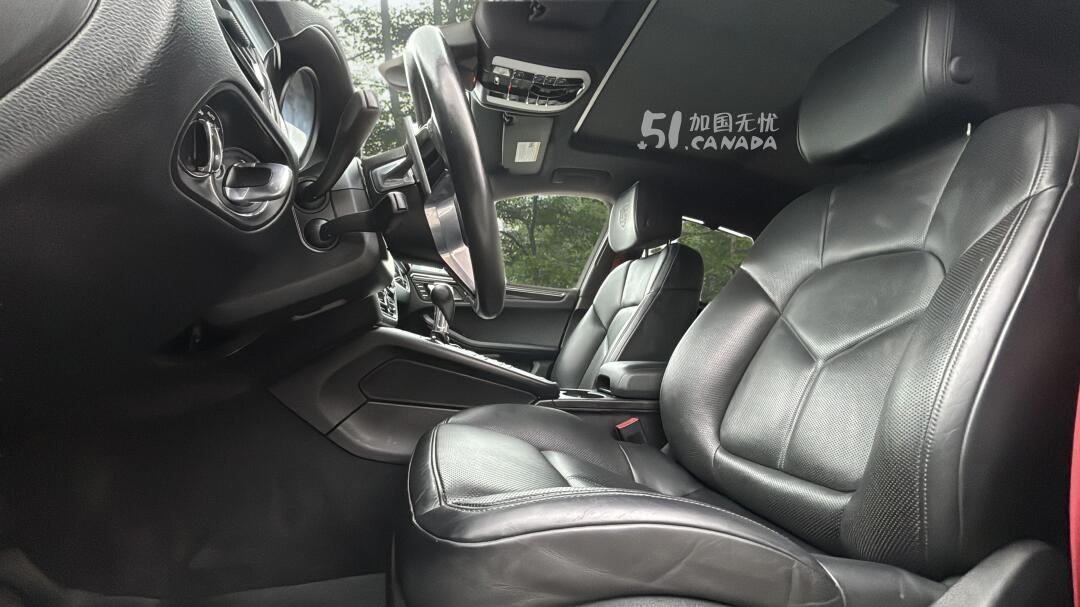 2019 Porsche Macan view 6