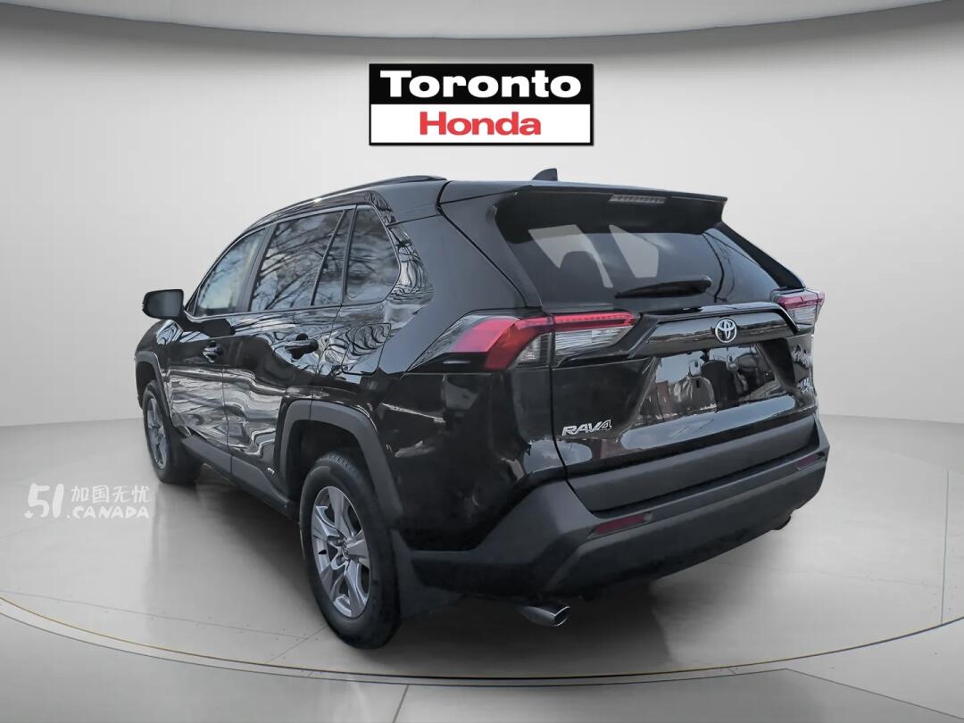 2025 Toyota RAV 4 view 4