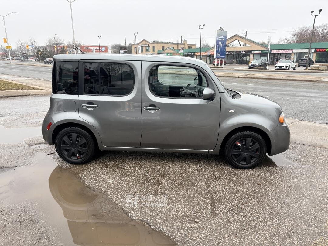 2009 Nissan Cube view 4