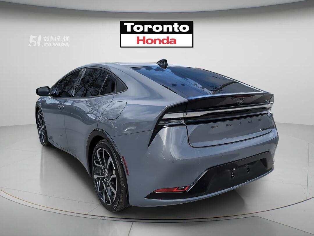 2024 Toyota Prius Prime view 3