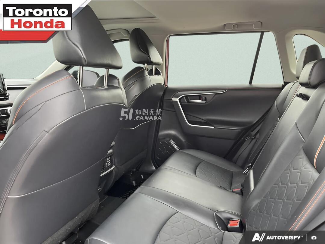 2022 Toyota RAV 4 view 9