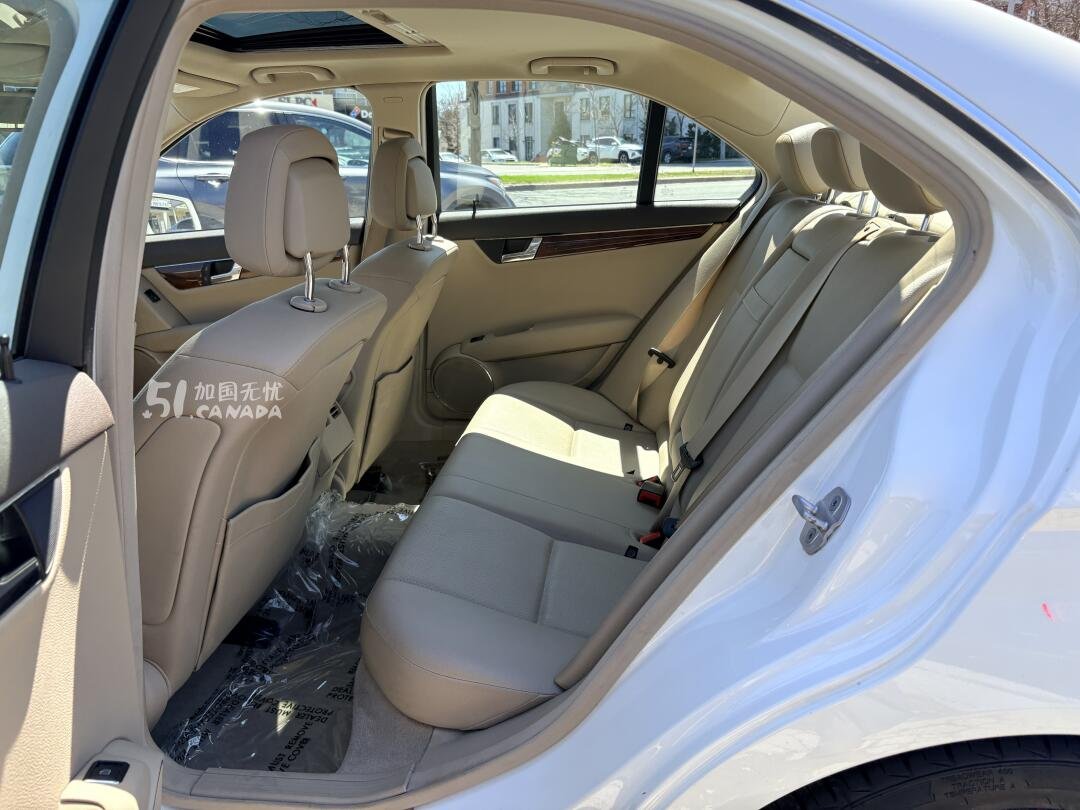 2011 Mercedes-Benz C-Class view 8