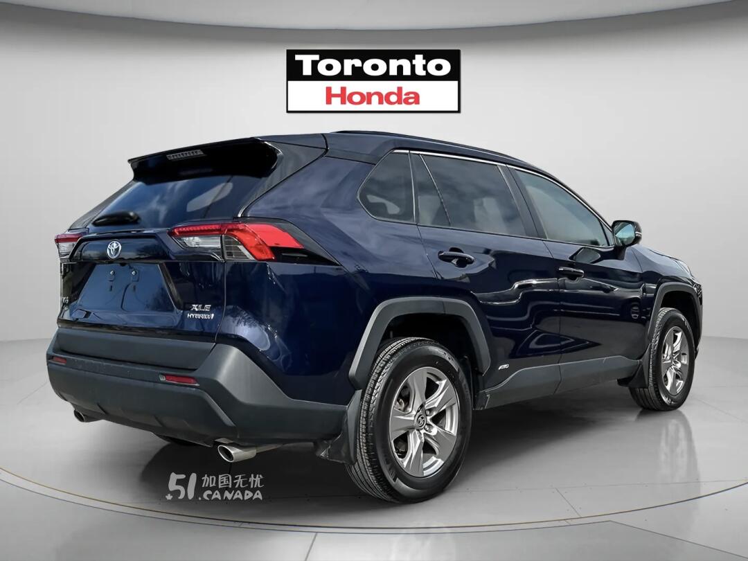 2023 Toyota RAV 4 view 3