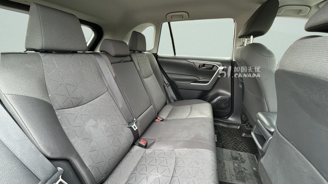 2021 Toyota RAV 4 view 8