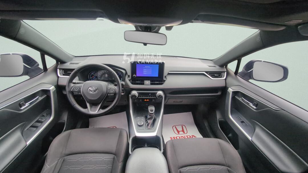 2023 Toyota RAV 4 view 5