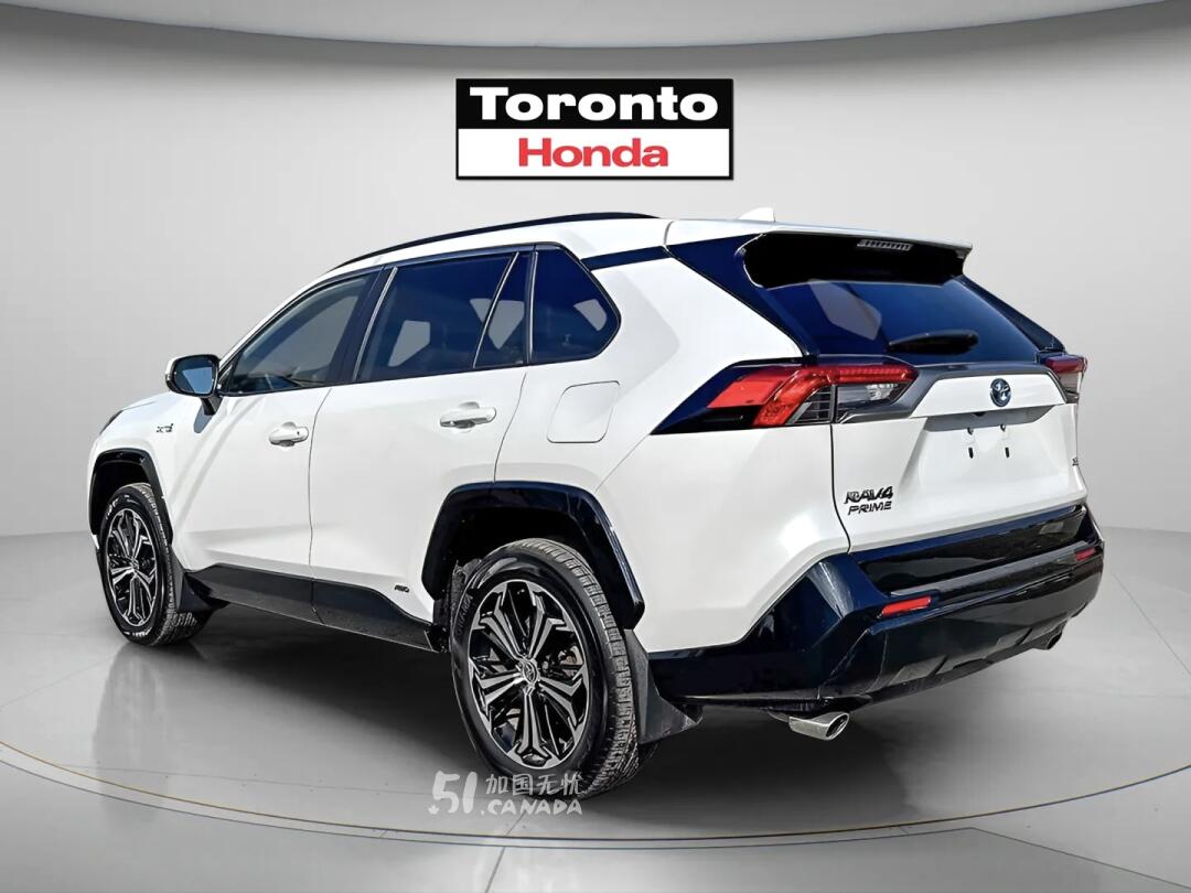2023 Toyota RAV 4 view 4
