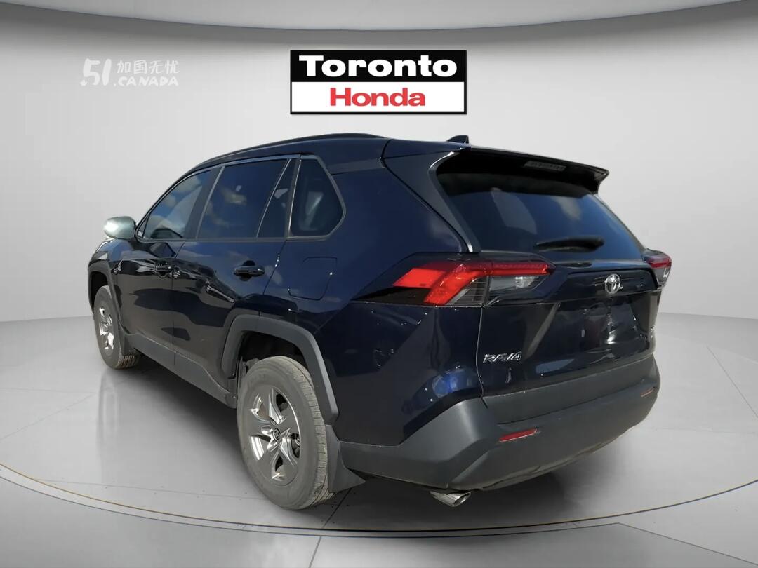 2023 Toyota RAV 4 view 4