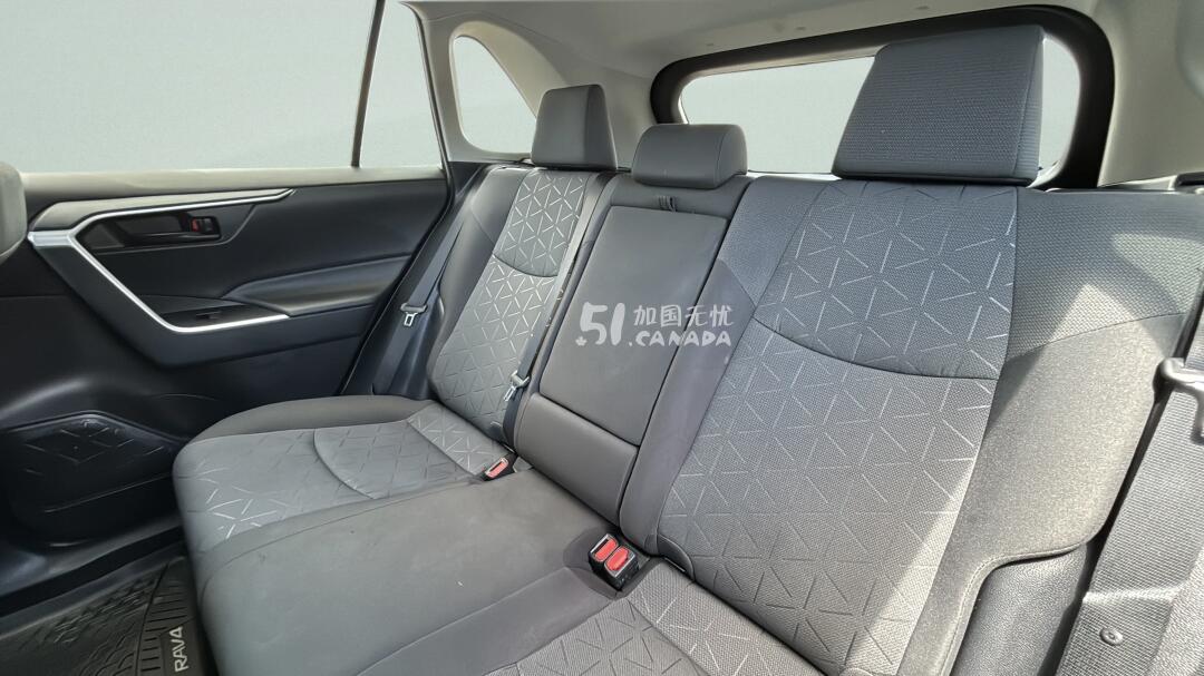 2021 Toyota RAV 4 view 7
