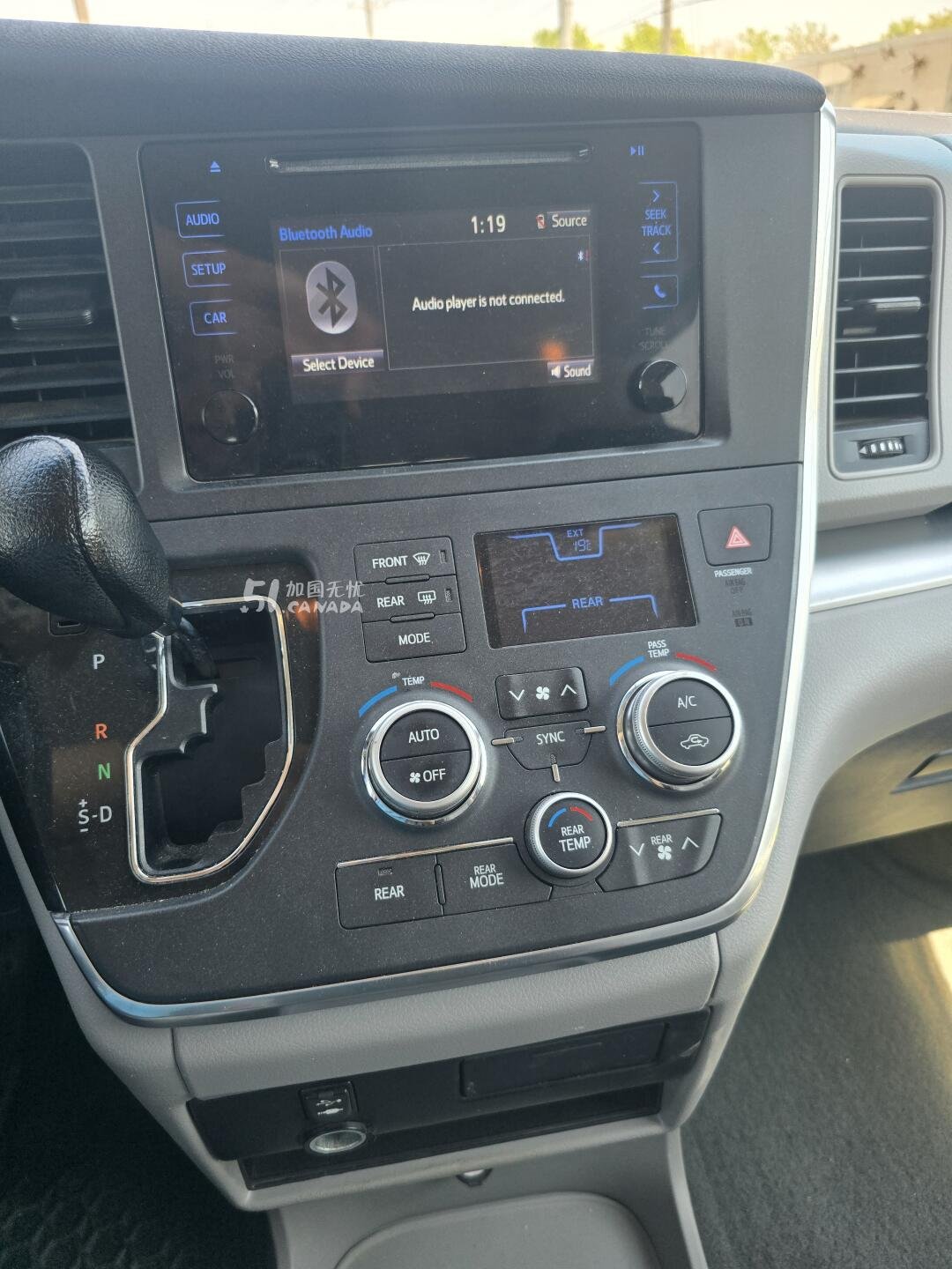2017 Toyota Sienna view 10