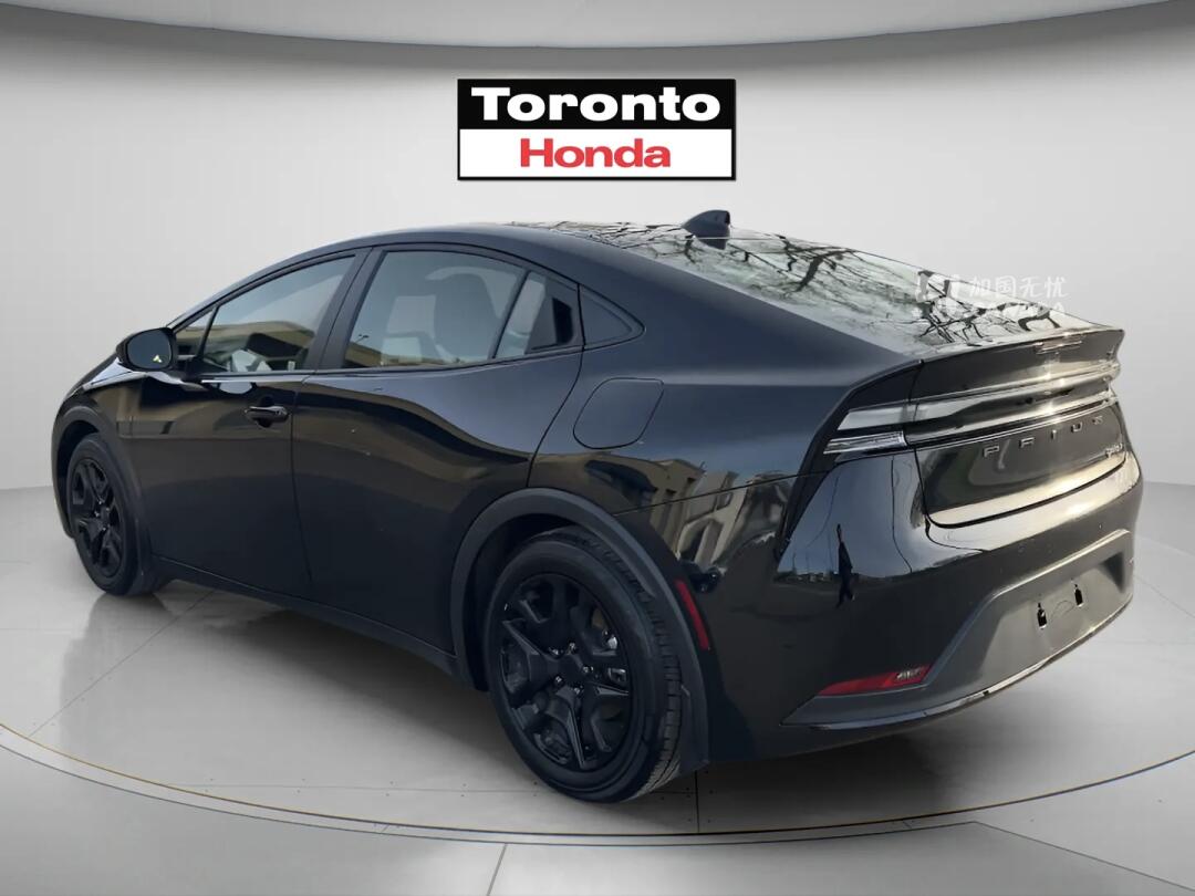 2025 Toyota Prius view 3