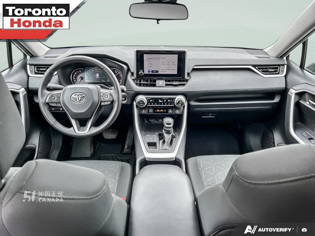 2024 Toyota RAV 4 view 6