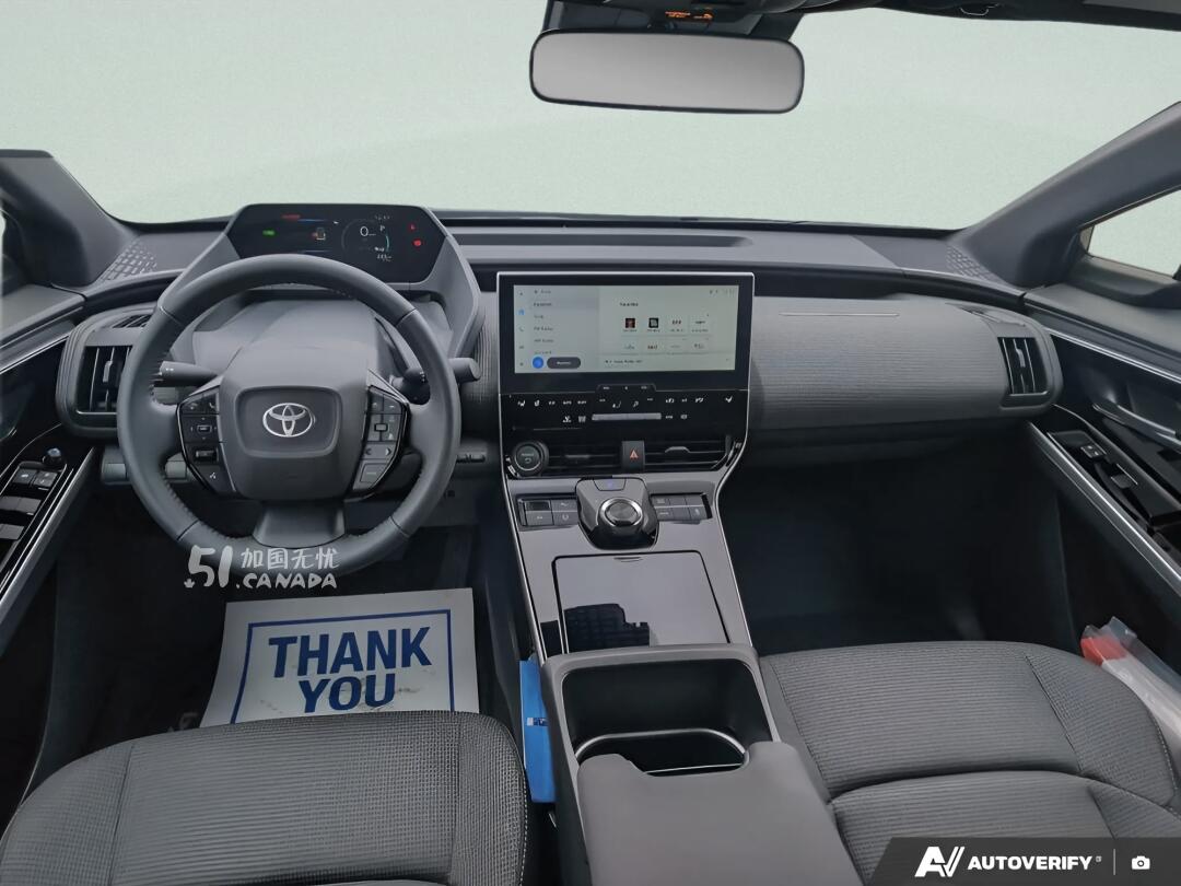 2025 Toyota bZ4X view 7
