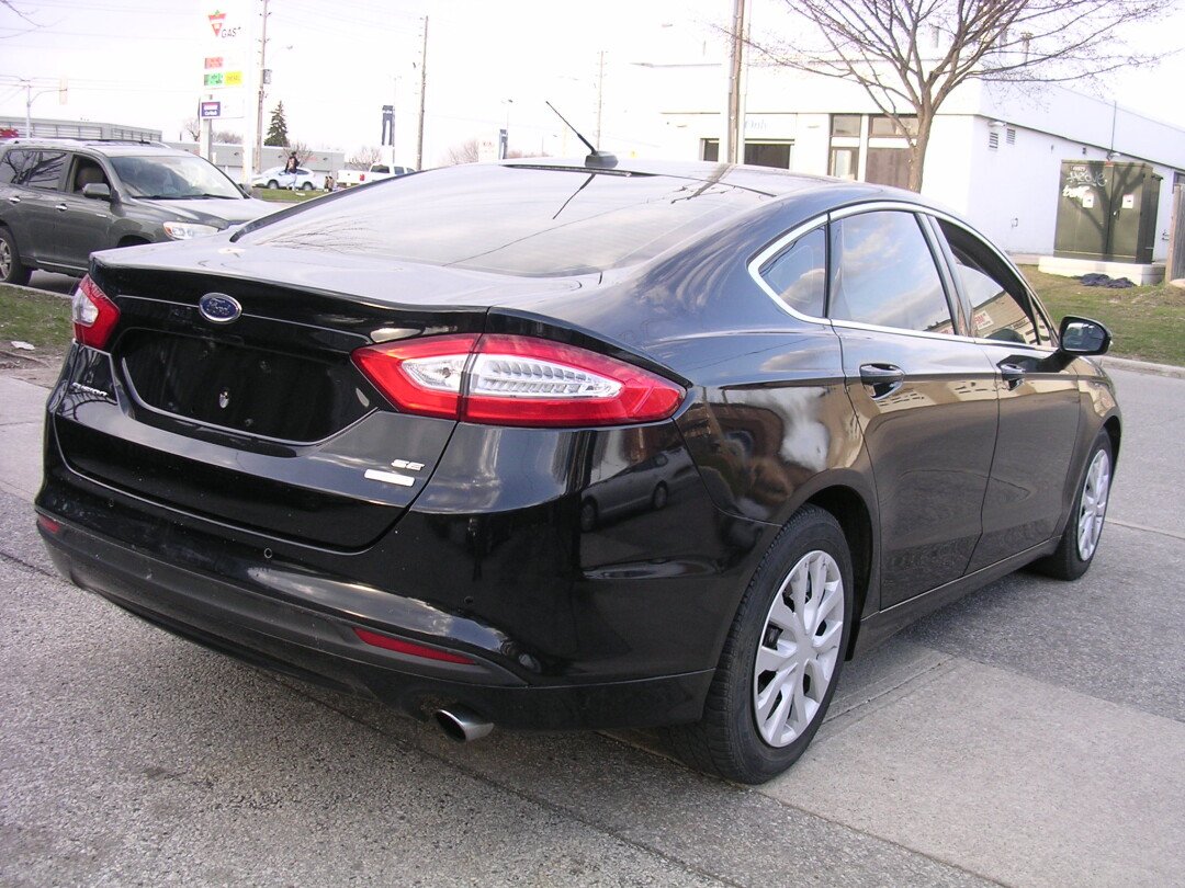 2016 Ford Fusion view 4