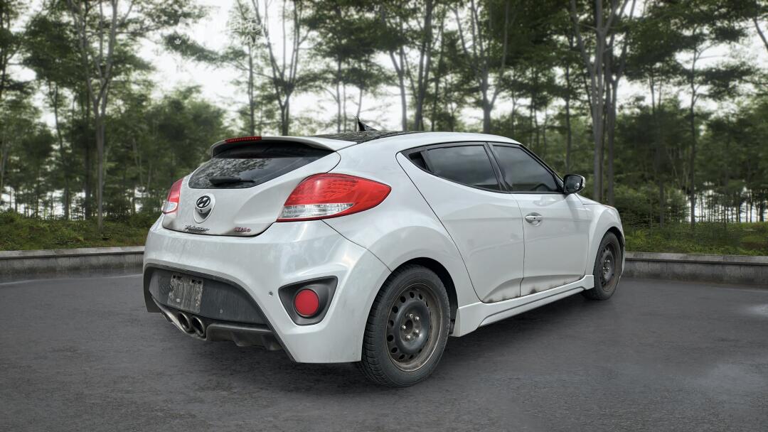 2013 Hyundai Veloster view 4