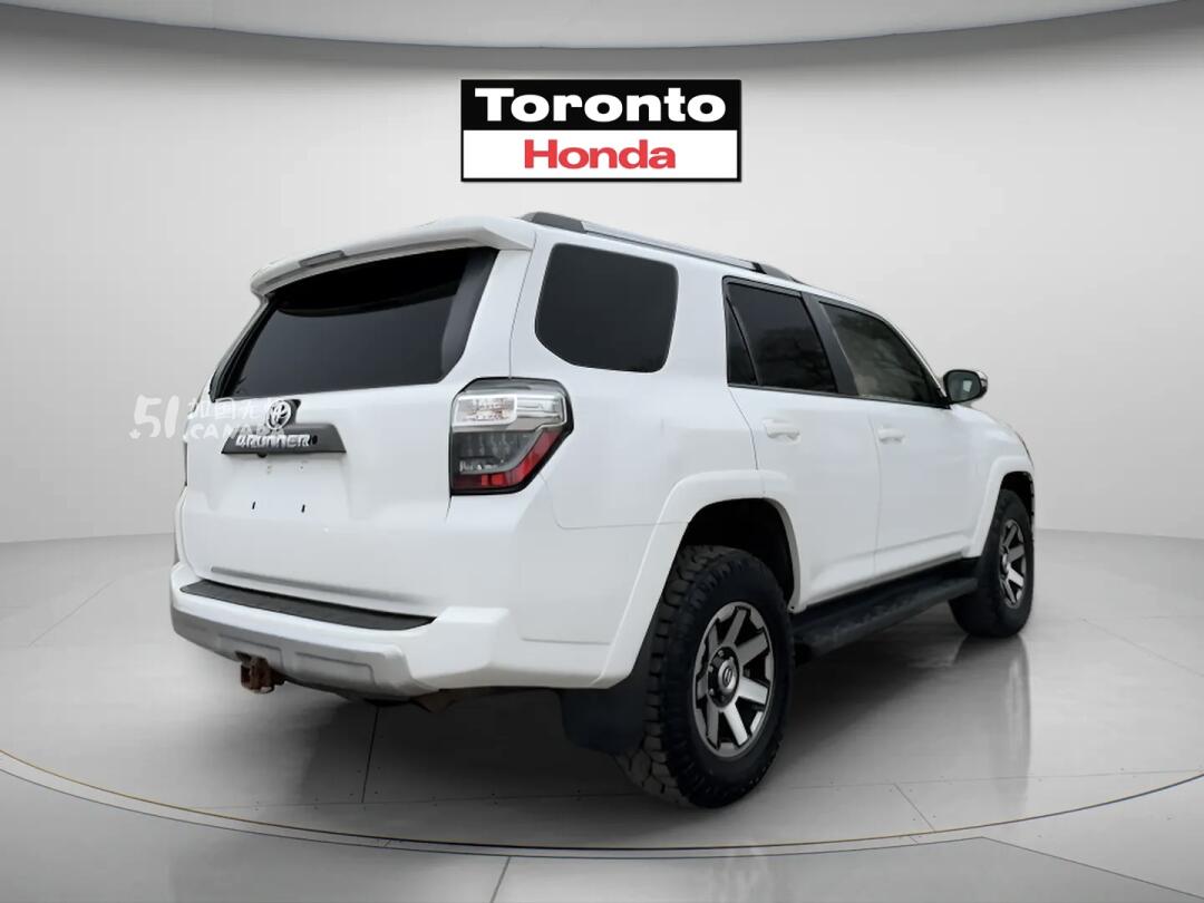 2017 Toyota 4-Runner view 3