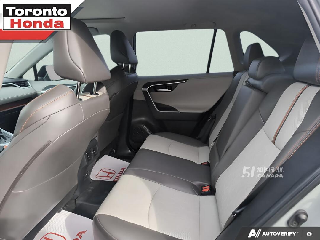 2021 Toyota RAV 4 view 9