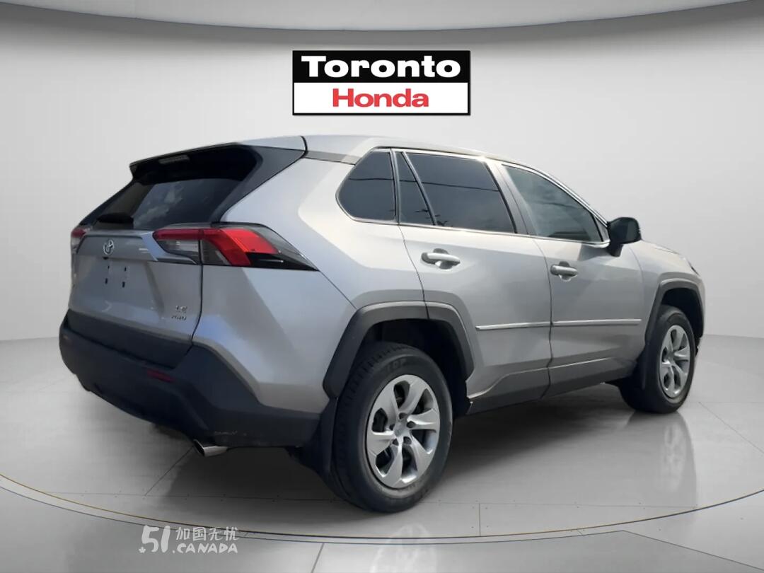 2023 Toyota RAV 4 view 4