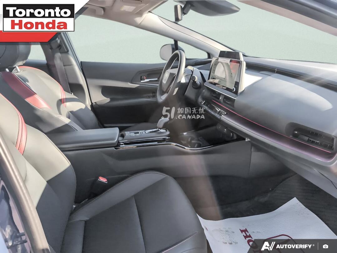 2025 Toyota Prius view 5