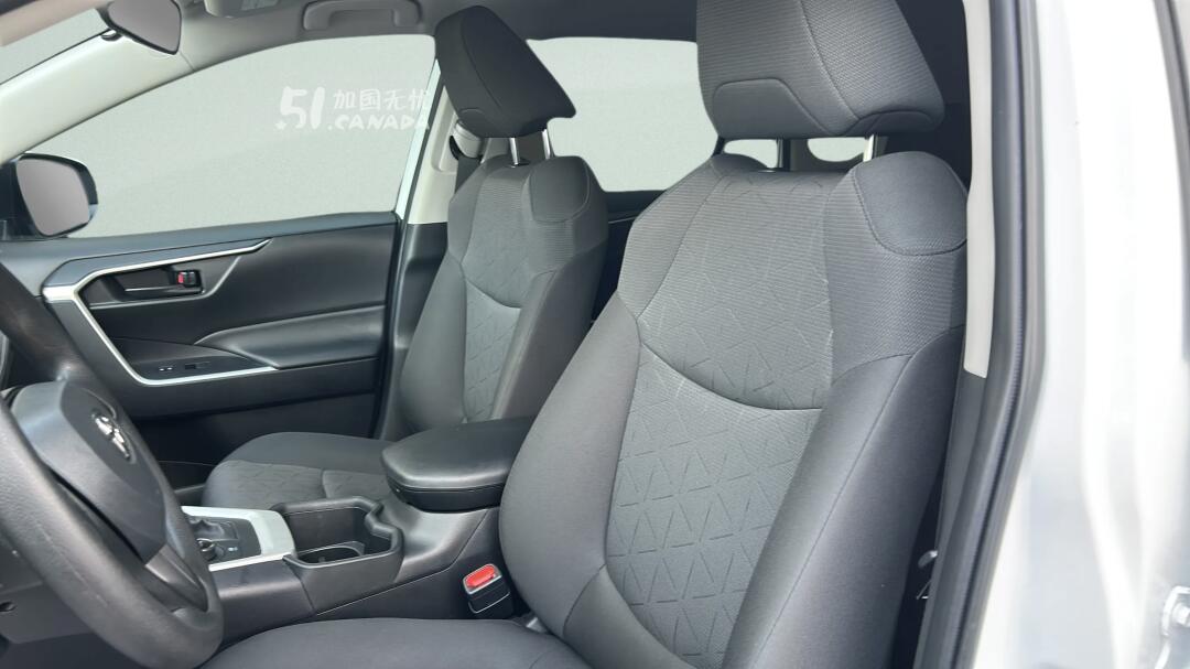 2024 Toyota RAV 4 view 6