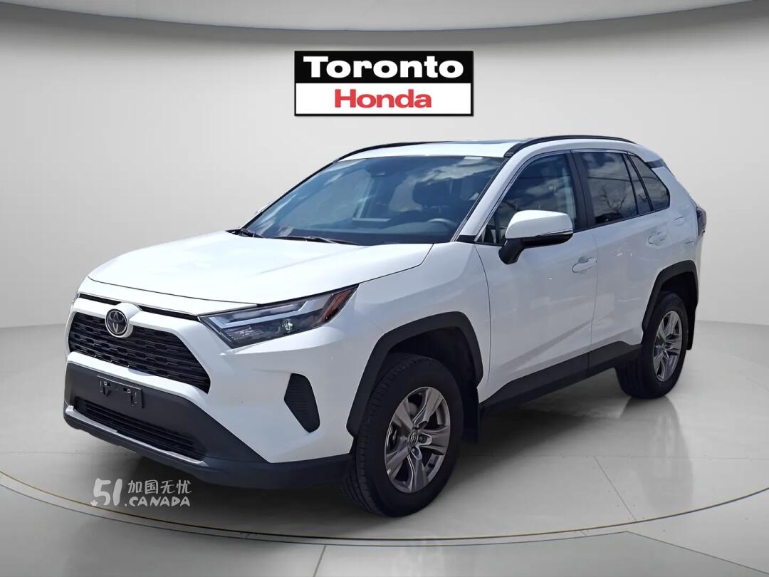 2023 Toyota RAV 4 view 2