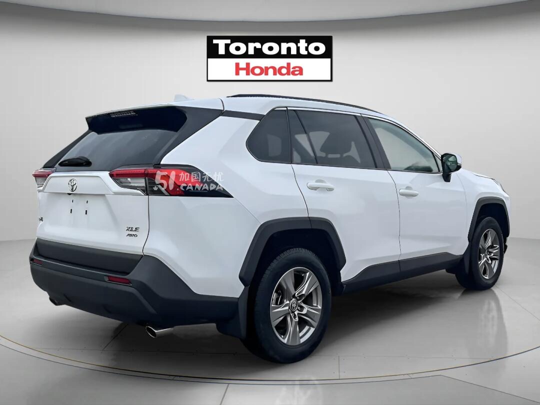 2024 Toyota RAV 4 view 3