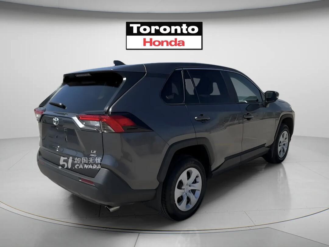 2024 Toyota RAV 4 view 4