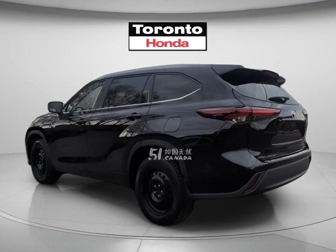2024 Toyota Highlander view 3